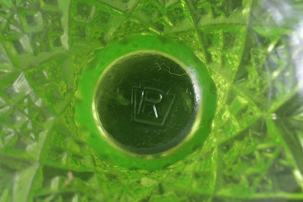 アンティーク雑貨　アメリカビンテージ　ワセリンガラス　乳白色の縁がおしゃれなパンチボウルとカップ6個セット(ウランガラス、酒器)