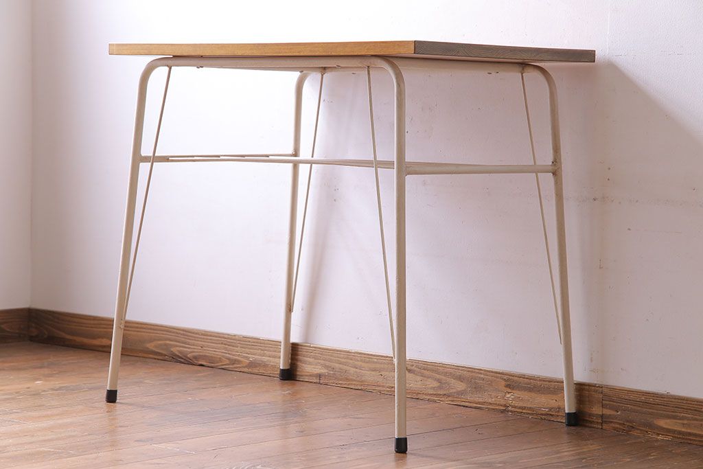 アンティーク家具　ヒノキ材製天板　ペイントが素敵な鉄脚テーブル(平机)