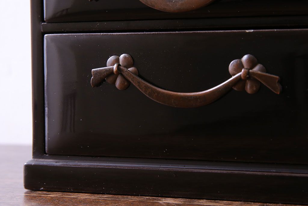 アンティーク雑貨　和製アンティーク　上手物　艶やかな黒漆塗りが美しい裁縫箱(針箱、小引き出し)