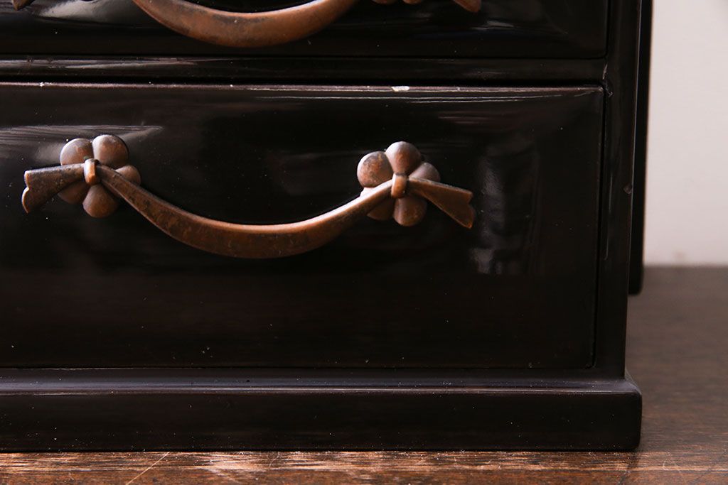 アンティーク雑貨　和製アンティーク　上手物　艶やかな黒漆塗りが美しい裁縫箱(針箱、小引き出し)