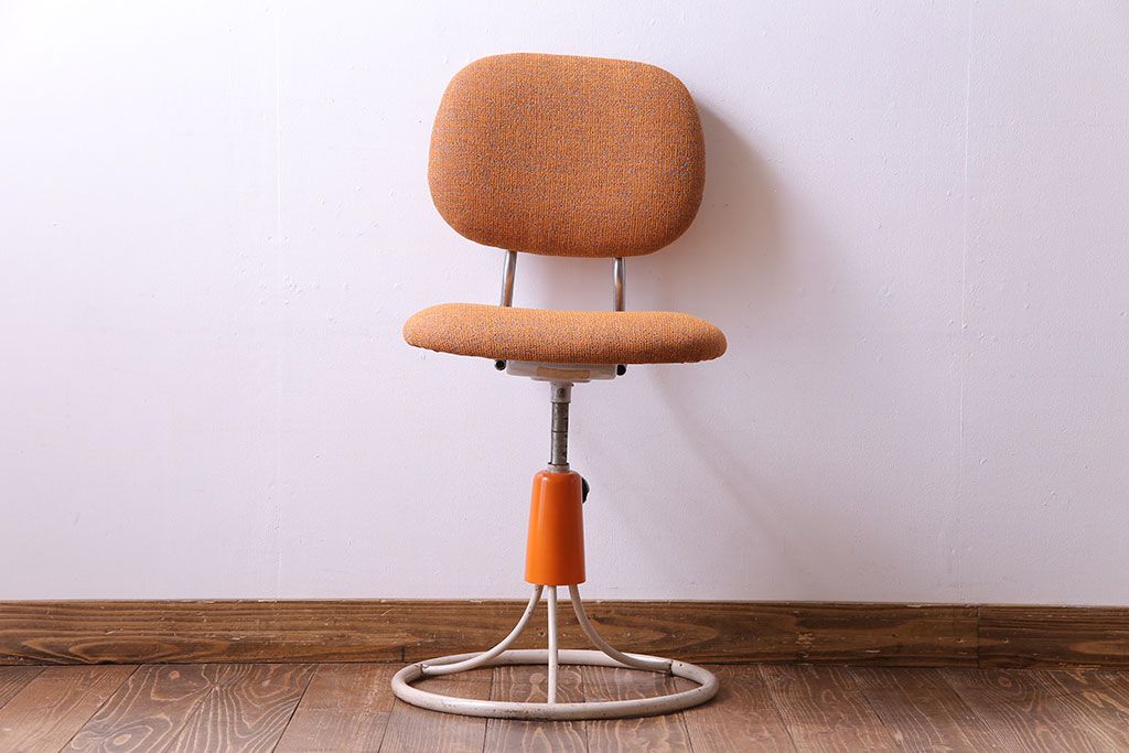 レトロ家具　昭和レトロ　柔らかなオレンジ色が可愛らしいワークチェア(イス、回転椅子)