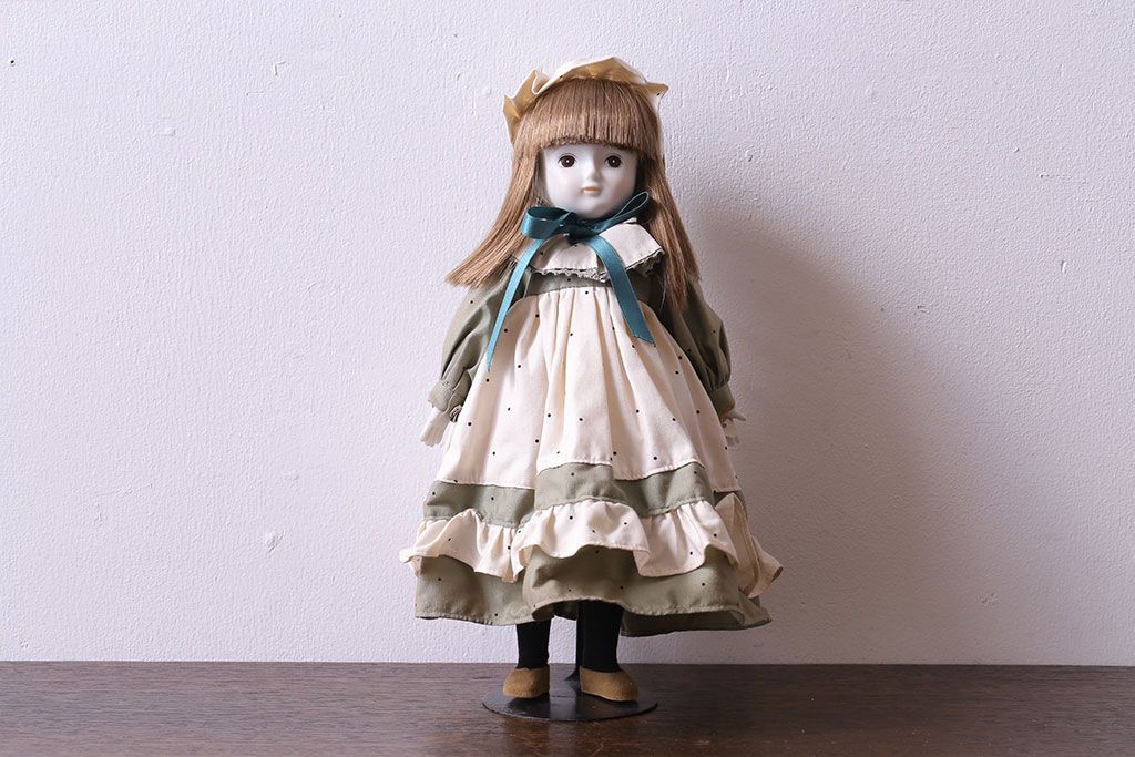 アンティーク雑貨　昭和レトロ　ビンテージ　優しげな印象のスタンド付きビスクドール(西洋人形)
