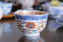 江戸期　華やかな色合いが目を引く色絵向付(和食器)(1)