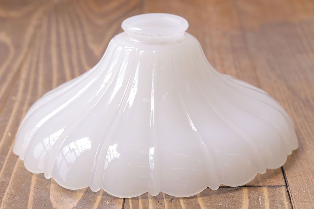 大正ロマン　流れるような曲線が優美なミルクガラスシェードのペンダントライト(天井照明、吊り下げ照明)