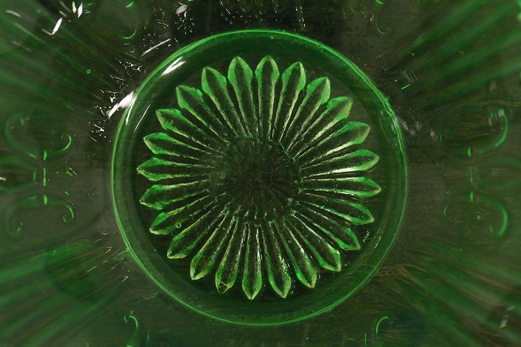 アンティーク雑貨　大正期　乳白縁　ウランガラス　フリル皿(プレート)(2)