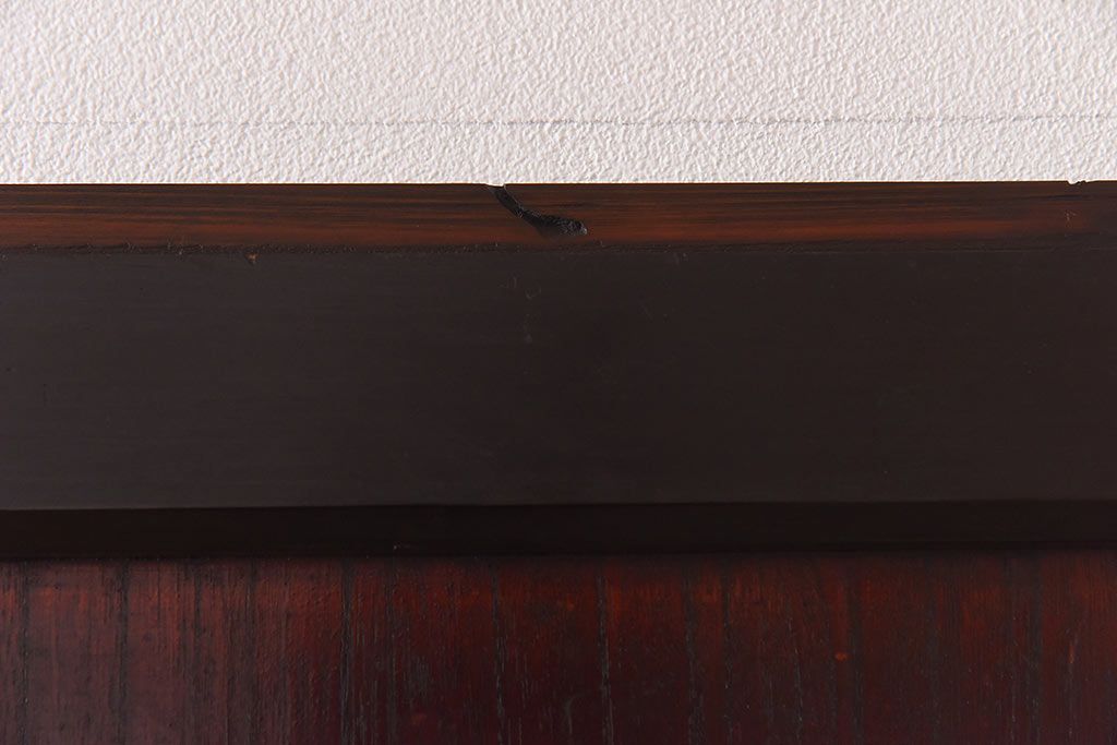古民具・骨董　桐材　深みのある色合いが魅力的な漆塗りの板戸(建具、引き戸、帯戸)