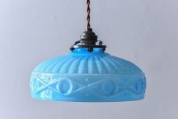 レトロな雰囲気漂う青色のシェード(電笠、天井照明)