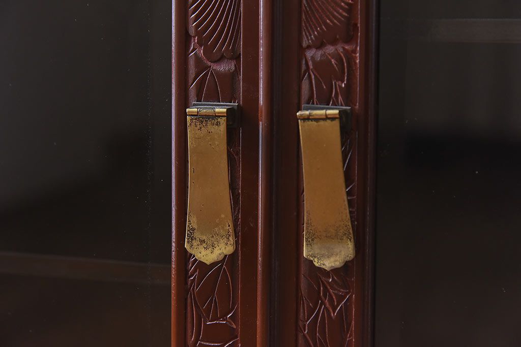 中古　前面の花模様が美しい鎌倉彫の茶棚(戸棚、茶箪笥、収納棚)