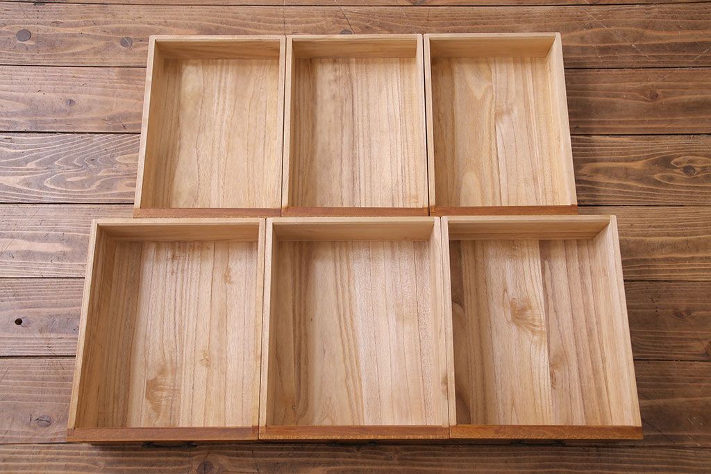 中古美品　結霜ガラスが上品な趣きの茶箪笥(茶棚、食器棚、収納棚)