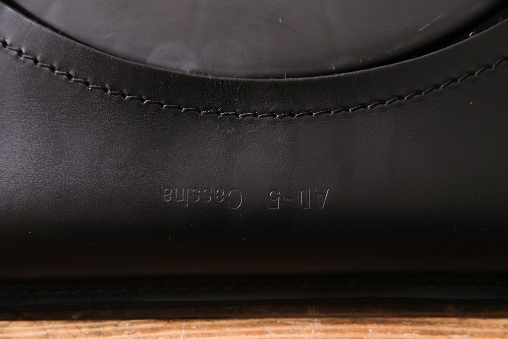 中古　Cassina(カッシーナ)　 CAB(キャブ) アームレスチェア (定価約17万円)