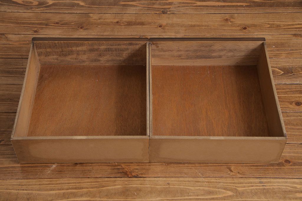 ヴィンテージ家具　イギリスビンテージ　オーク材　素朴な雰囲気漂うカップボード(食器棚、収納棚)