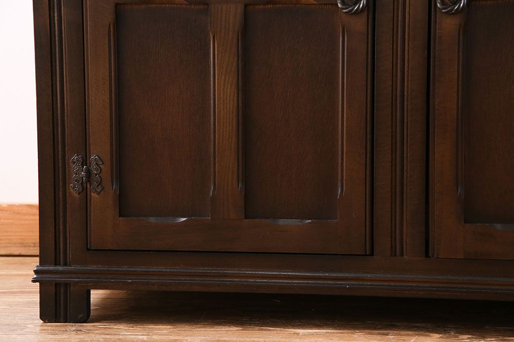 ヴィンテージ家具　イギリスビンテージ　オーク材　素朴な雰囲気漂うカップボード(食器棚、収納棚)