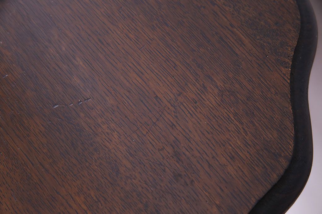 アンティーク家具　イギリスアンティーク　ツイストレッグが味わいを深めるサイドテーブル(カフェテーブル、オケージョナルテーブル)
