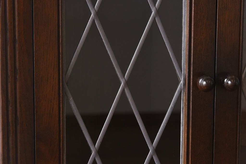 ヴィンテージ家具　イギリスビンテージ　オーク材　ステンドグラスがシックなコーナーラック(飾り棚、収納棚)