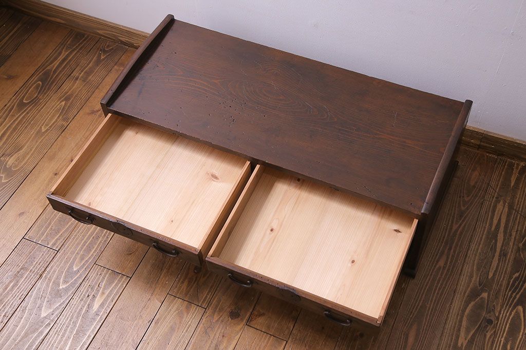 アンティーク家具　和製アンティーク　松材　素朴で味わい深い風合いの文机(ローテーブル、リビングテーブル、座卓)