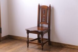 中古　透かし彫りが優し気な雰囲気のナラ材ダイニングチェア(ワークチェア、板座チェア、椅子)(3)