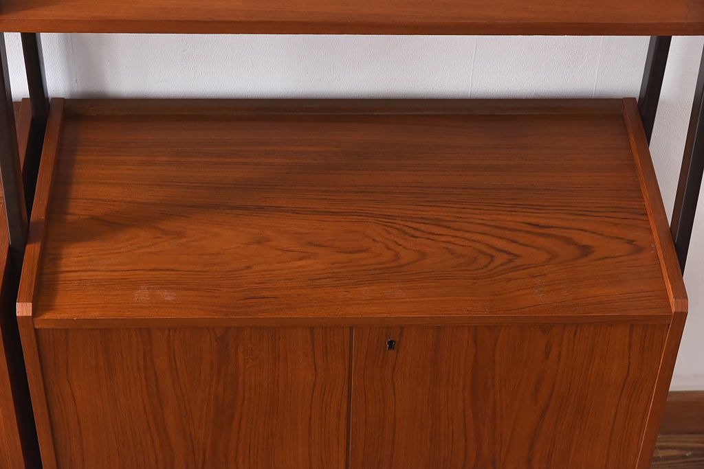 北欧家具　チーク材　引き出せる作業台が便利な飾り棚(キャビネット、シェルフ、ラック)