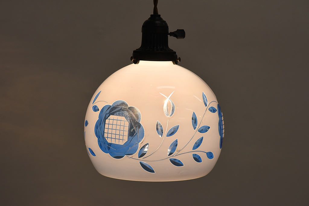 大正期 青ガラス乳白被切子電笠(薔薇の図)(ペンダントライト、天井照明、吊り下げ照明) | ラフジュ工房