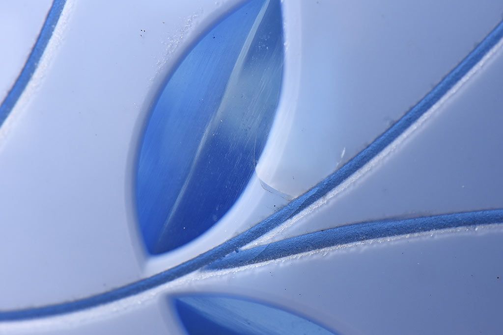 大正期　青ガラス乳白被切子電笠(薔薇の図)(ペンダントライト、天井照明、吊り下げ照明)