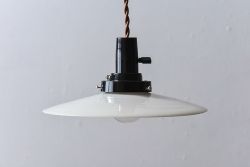 昭和レトロ　シンプルな白い笠が魅力的なシェード(電笠)(2)