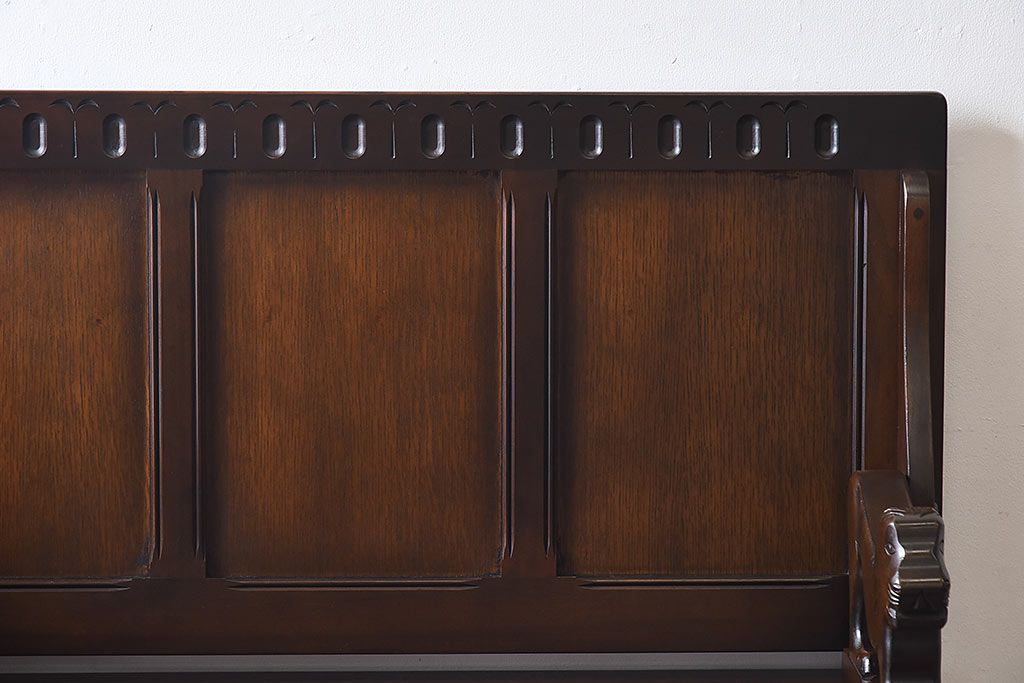 中古　イギリス家具　重厚さを感じるモンクスベンチ(サイドボード、長椅子、飾り台)