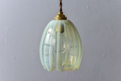 つぼみのようなデザインが可愛らしいウランガラス製シェード(電笠、天井照明)