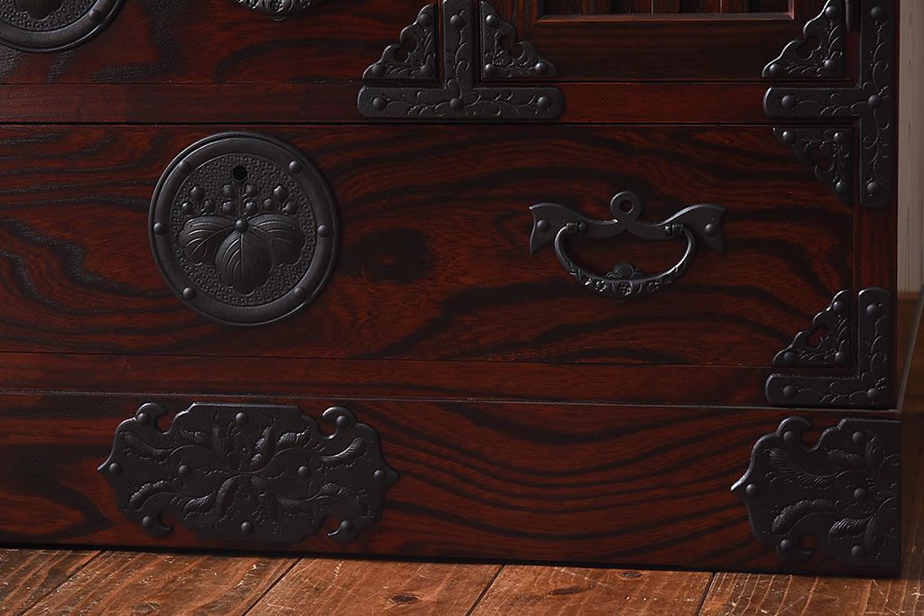 展示美品　岩谷堂箪笥　NO.630　桐文様　銀河8号　中型タンス(整理箪笥、チェスト、桐箪笥、桐たんす)