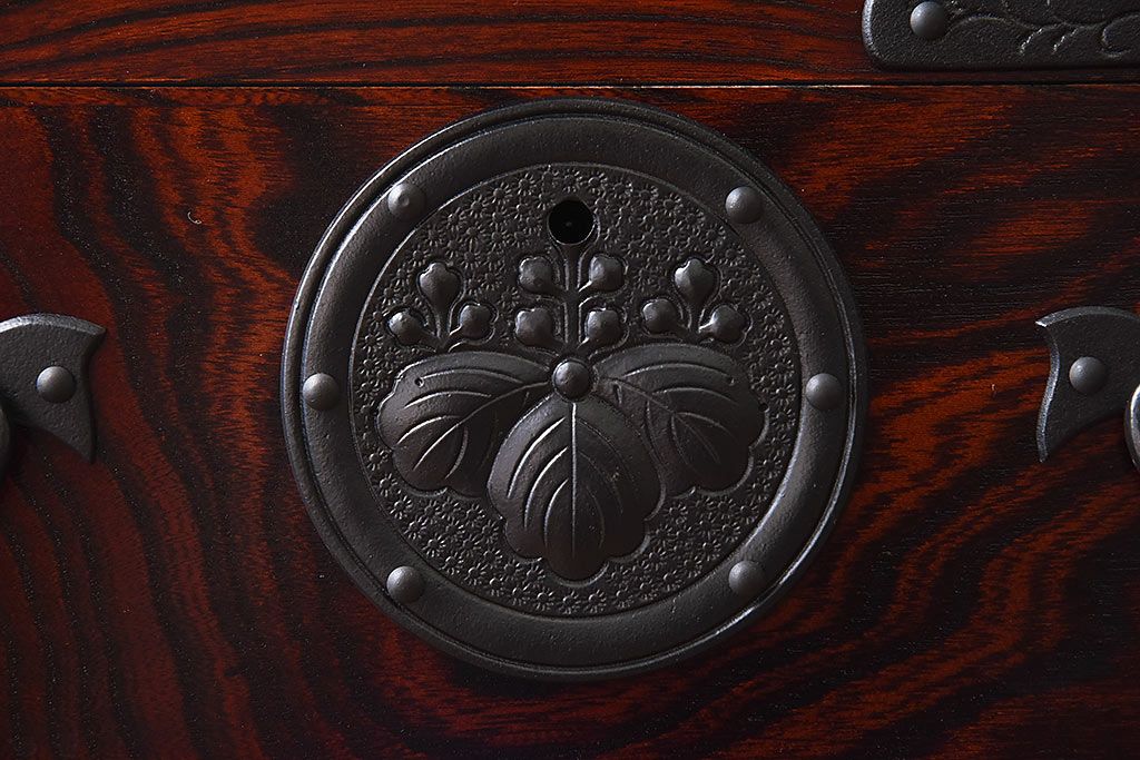 展示美品　岩谷堂箪笥　NO.630　桐文様　銀河8号　中型タンス(整理箪笥、チェスト、桐箪笥、桐たんす)