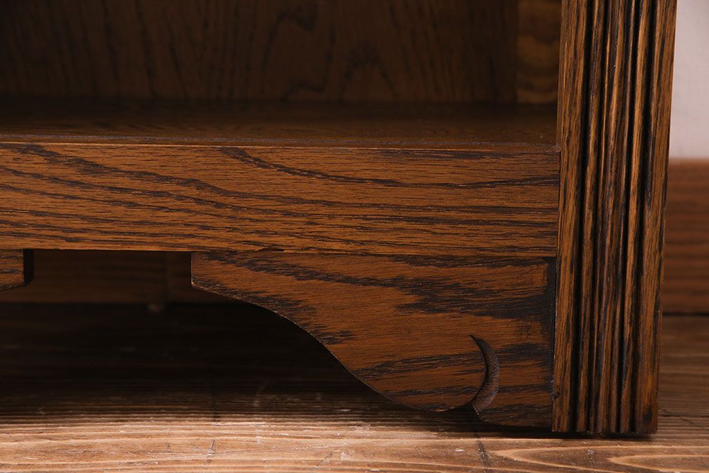 中古　old charm(オールドチャーム) シンプルな作りと細かな意匠が魅力のブックケース(本棚、書棚、飾り棚)