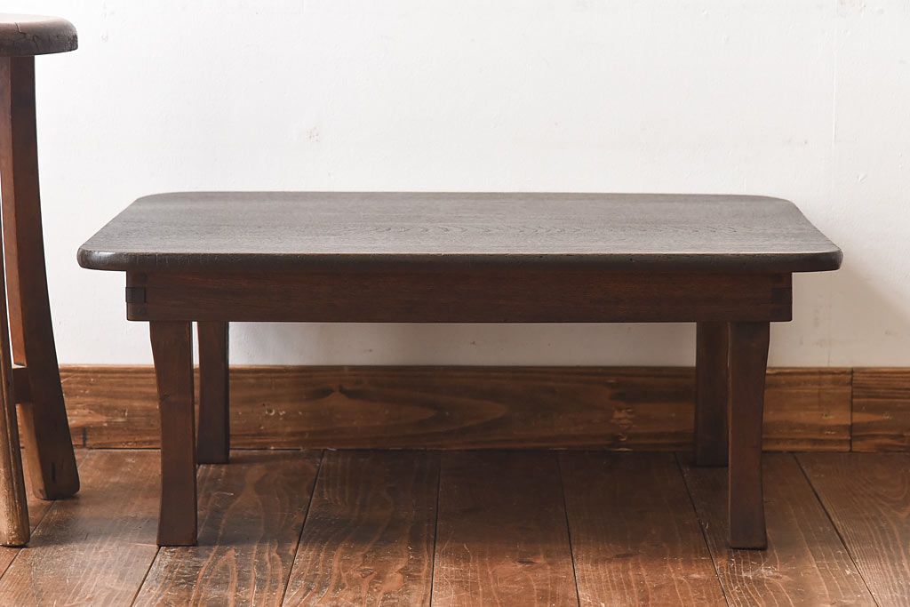 レトロ家具　昭和レトロ　栓材　力強い木目と深い色合いの角ちゃぶ台(座卓、ローテーブル)
