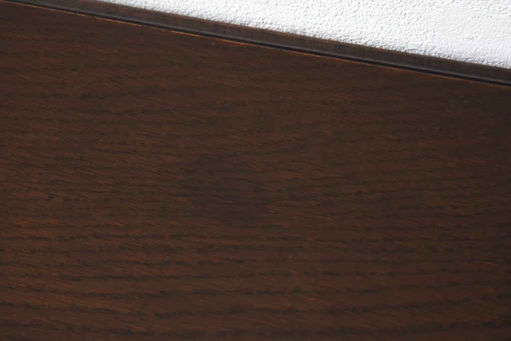 アンティーク雑貨　イギリスアンティーク　ツイストレッグが上品なオーク材のサイドテーブル(花台)
