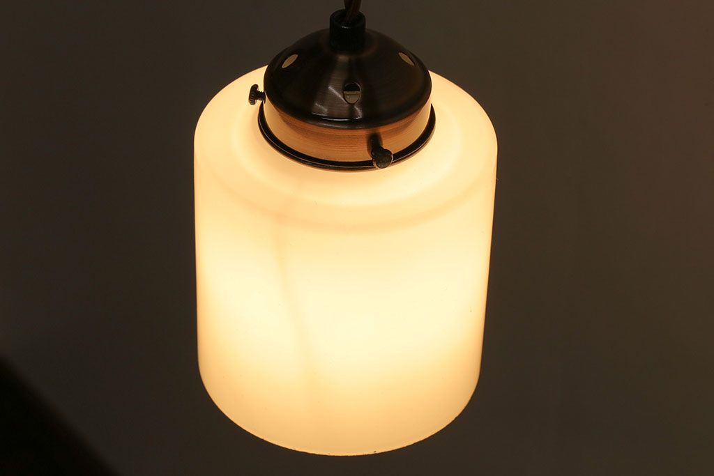 昭和中期　レトロな筒形シェードが愛らしいペンダントライト(天井照明、吊り下げ照明)(1)