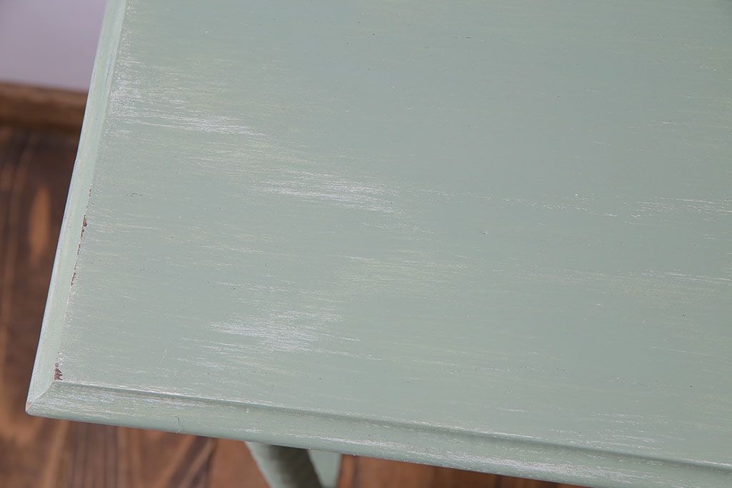 アンティーク雑貨　ペイント家具　ツイストレッグがおしゃれなイギリスビンテージのサイドテーブル(カフェテーブル、花台)