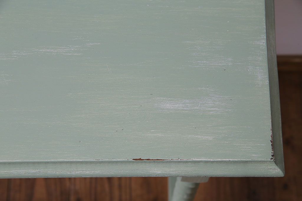アンティーク雑貨　ペイント家具　ツイストレッグがおしゃれなイギリスビンテージのサイドテーブル(カフェテーブル、花台)