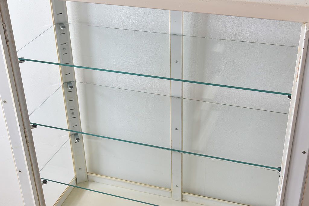 アンティーク家具　【展示品】和製アンティーク　オリジナルペイントが可愛らしいケビント(ガラスケース、収納棚、飾り棚)
