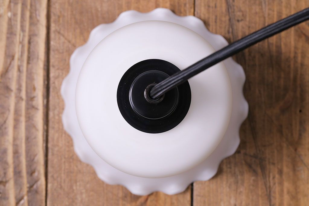 昭和レトロ　薔薇のモチーフが上品なフリルシェード(吊り下げ照明、ペンダントライト、電笠、天井照明)(R-028605)