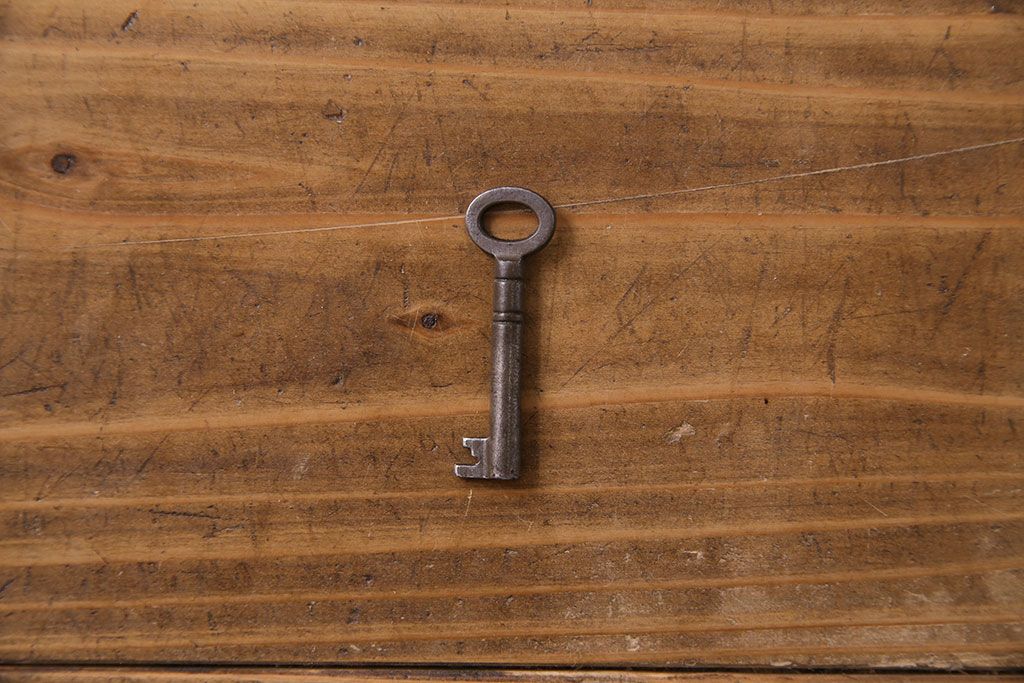 アンティーク家具　イギリスアンティーク　直線的な彫りがモダンなライティングビューロー(ワークデスク、在宅ワーク、在宅用、サイドチェスト)