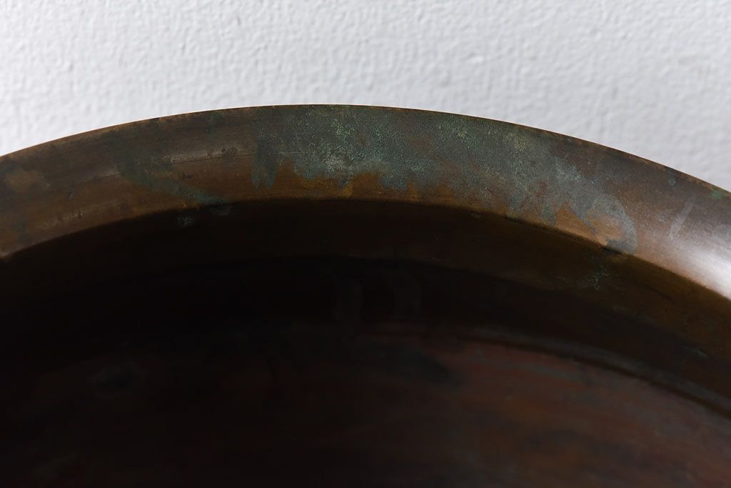 アンティーク雑貨　和製アンティーク　上手物　紋入りで風格のある耳付銅火鉢(鉢カバー)(1)