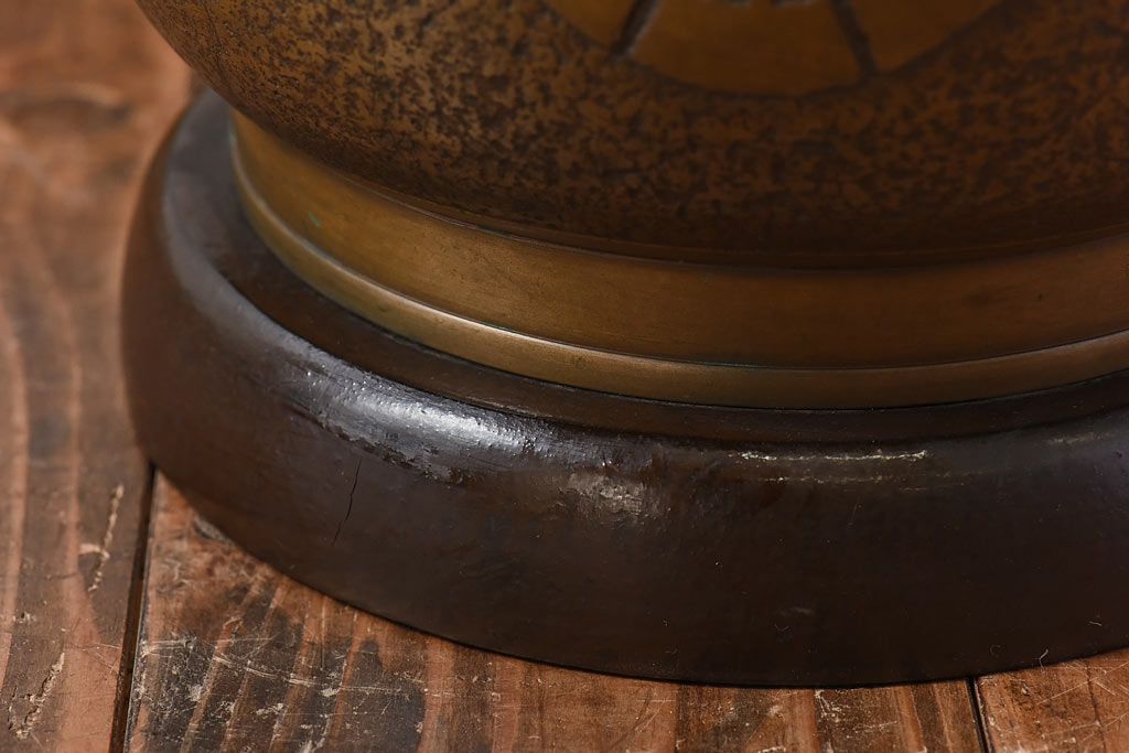アンティーク雑貨　和製アンティーク　上手物　紋入りで風格のある耳付銅火鉢(鉢カバー)(1)