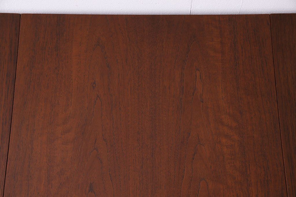 ヴィンテージ家具　北欧ビンテージ　チーク材　すっきりとしたシルエットがおしゃれなバタフライテーブル(サイドテーブル)