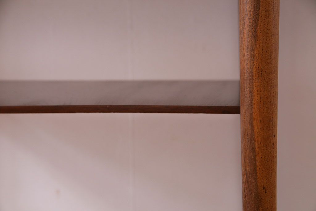 ヴィンテージ家具　北欧ビンテージ　チーク材　すっきりとしたシルエットがおしゃれなバタフライテーブル(サイドテーブル)