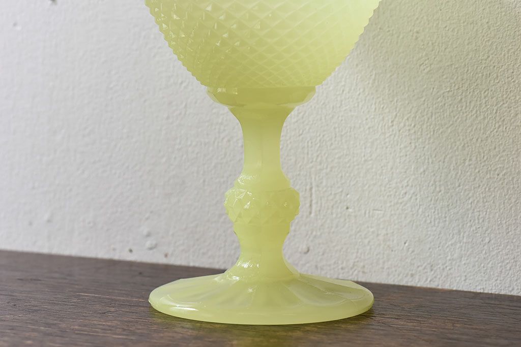 アンティーク雑貨　ウランガラス　優雅なデザインが素敵なグラス(パフェグラス、コンポート、ワセリンガラス)