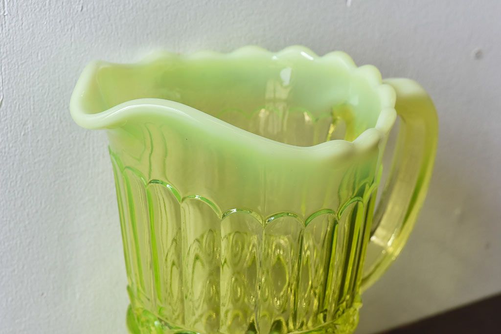イギリスアンティーク Art Deco ウランガラスのミニクリーマー-