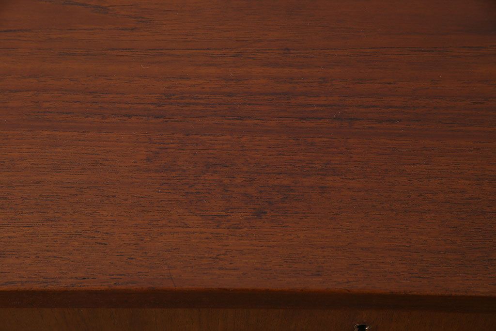 ヴィンテージ家具　北欧ビンテージ　Lyby Mobler　内部照明付　あたたかな雰囲気が魅力の大型リビングボード(サイドボード、収納棚)