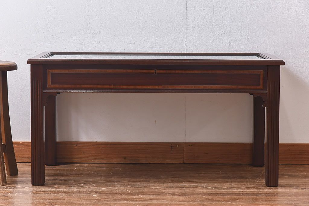 アンティーク家具 1950年頃 収納も楽しめるマホガニー材の アンティーク家具 1950年頃 収納も楽しめるマホガニー材の