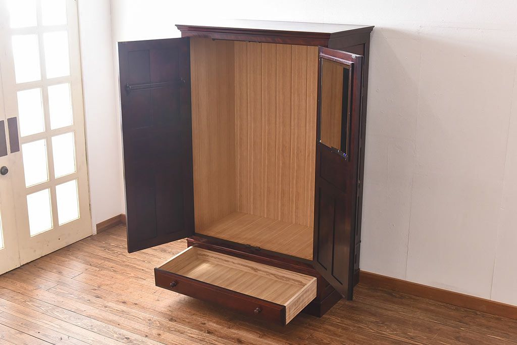中古美品　和モダンな空間におすすめの上品なワードローブ(洋服箪笥、キャビネット)