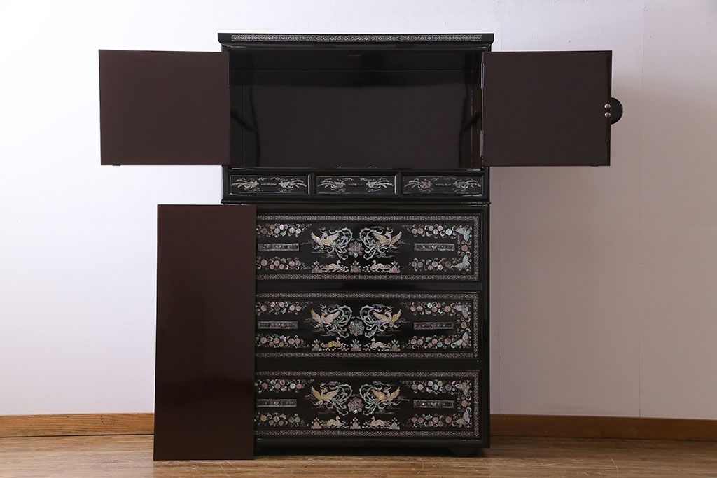 中古　韓国家具　存在感抜群の螺鈿細工チェスト(衣装タンス、戸棚)(定価約200万円)