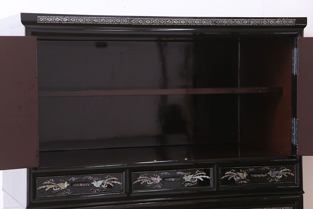 中古　韓国家具　存在感抜群の螺鈿細工チェスト(衣装タンス、戸棚)(定価約200万円)