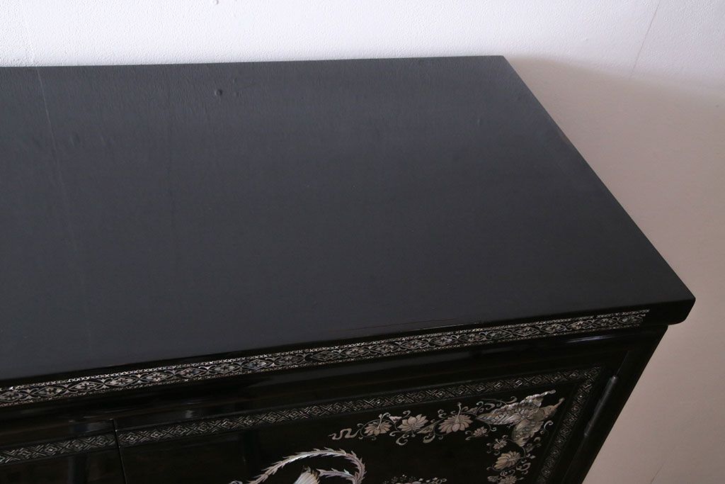 中古　韓国家具　存在感抜群の螺鈿細工チェスト(衣装タンス、戸棚)(定価約200万円)