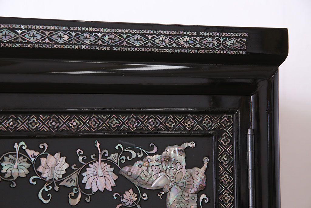 中古　韓国家具　存在感抜群の螺鈿細工チェスト(衣装タンス、戸棚)(定価約200万円)